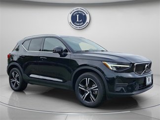 Certified 2025 Volvo XC40 B5 Core image 1
