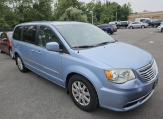 Used 2013 Chrysler Town & Country Touring image 1