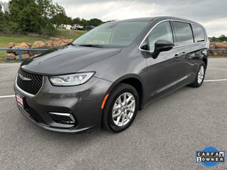 Used 2023 Chrysler Pacifica Touring-L image 1