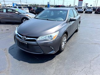 Used 2016 Toyota Camry LE image 1