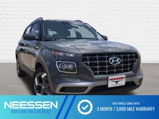 Used 2025 Hyundai Venue SEL image 1