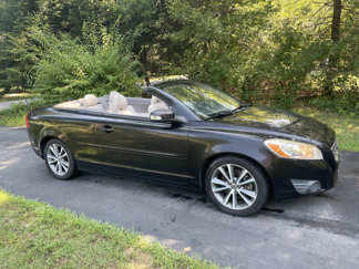 Used 2011 Volvo C70 T5 w/ Convenience Pkg image 1