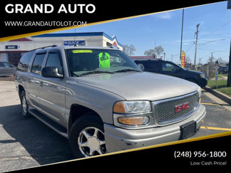Used 2005 GMC Yukon XL Denali image 1