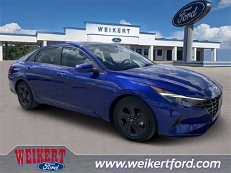 Used 2023 Hyundai Elantra SEL image 1
