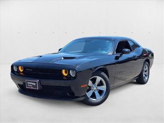 Used 2016 Dodge Challenger SXT image 1