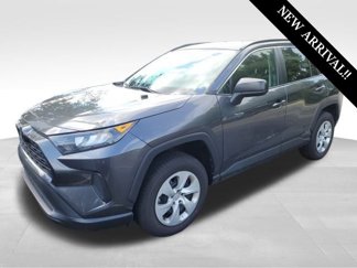 Used 2021 Toyota RAV4 LE image 1