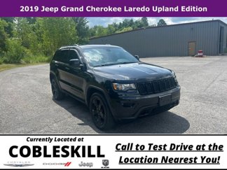Used 2019 Jeep Grand Cherokee Laredo image 1