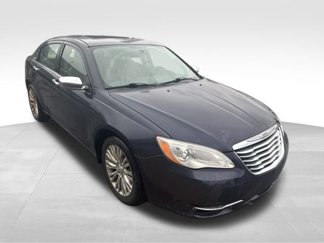 Used 2011 Chrysler 200 Limited image 1