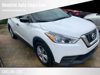 Used 2020 Nissan Kicks S image 1