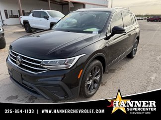 Used 2023 Volkswagen Tiguan SE image 1