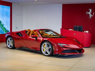 Used 2023 Ferrari SF90 Spider image 1