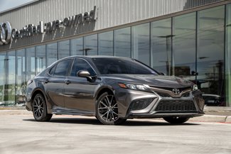 Used 2021 Toyota Camry SE image 1