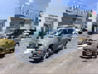 Used 2022 Chrysler Pacifica Touring-L image 1