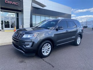 Used 2017 Ford Explorer XLT image 1
