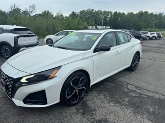 Used 2023 Nissan Altima 2.5 SR image 1