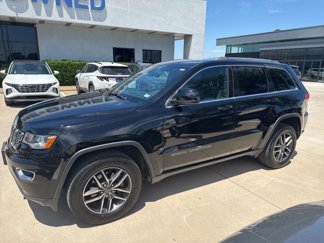 Used 2019 Jeep Grand Cherokee Laredo w/ 18" Wheel & 8.4" Radio Group image 1