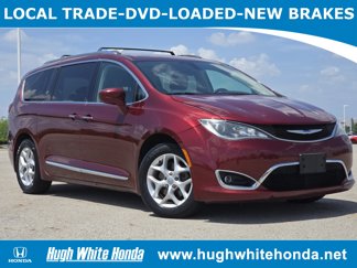 Used 2018 Chrysler Pacifica Touring-L image 1