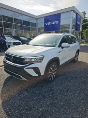 Used 2023 Volkswagen Taos SE image 1