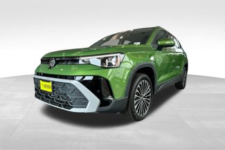 New 2025 Volkswagen Taos SE image 1