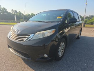 Used 2012 Toyota Sienna XLE image 1