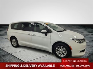 Used 2022 Chrysler Voyager LX image 1