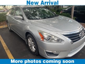 Used 2014 Nissan Altima 2.5 S w/ Sport Value Package image 1