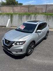 Used 2018 Nissan Rogue SL w/ Premium Package image 1