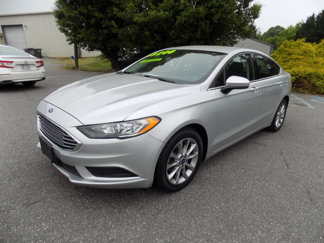 Used 2017 Ford Fusion SE image 1