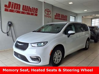 Used 2023 Chrysler Pacifica Touring-L image 1