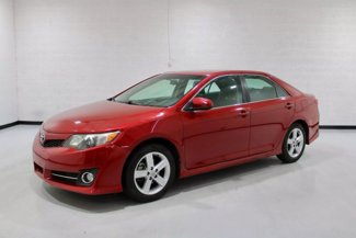 Used 2014 Toyota Camry SE image 1