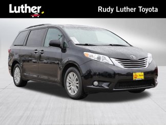 Used 2016 Toyota Sienna XLE image 1