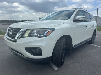 Used 2017 Nissan Pathfinder Platinum image 1