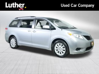 Used 2014 Toyota Sienna LE image 1