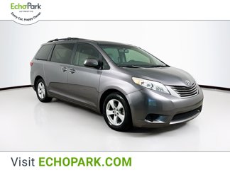 Used 2015 Toyota Sienna LE image 1