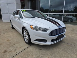 Used 2016 Ford Fusion SE image 1