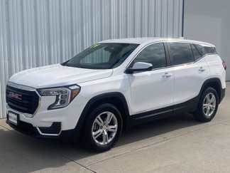 Used 2024 GMC Terrain SLE image 1