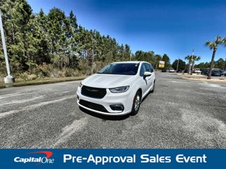 Used 2023 Chrysler Pacifica Touring-L image 1
