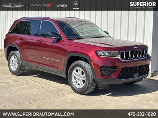 Used 2023 Jeep Grand Cherokee Laredo image 1