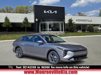 New 2025 Kia K4 LXS image 1