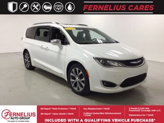Used 2018 Chrysler Pacifica Limited w/ Tire & Wheel Group image 1