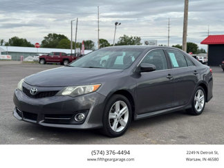 Used 2014 Toyota Camry SE image 1