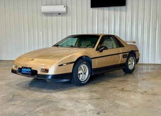 Used 1986 Pontiac Fiero SE image 1