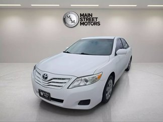 Used 2010 Toyota Camry LE image 1