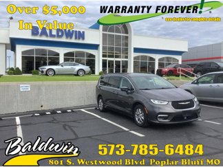 Used 2021 Chrysler Pacifica Touring image 1