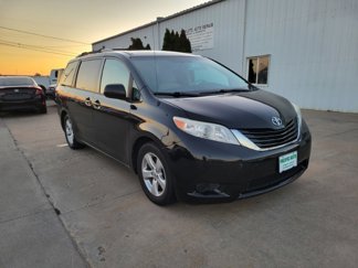 Used 2013 Toyota Sienna LE image 1