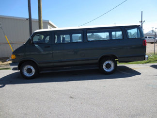 Used 1999 Dodge B3500 image 1