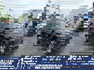 New 2025 Jeep Compass Latitude image 1