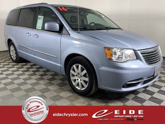 Used 2016 Chrysler Town & Country Touring image 1