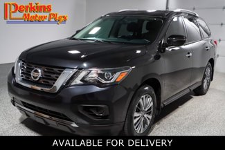 Used 2020 Nissan Pathfinder S image 1