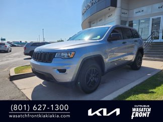 Used 2018 Jeep Grand Cherokee Laredo image 1